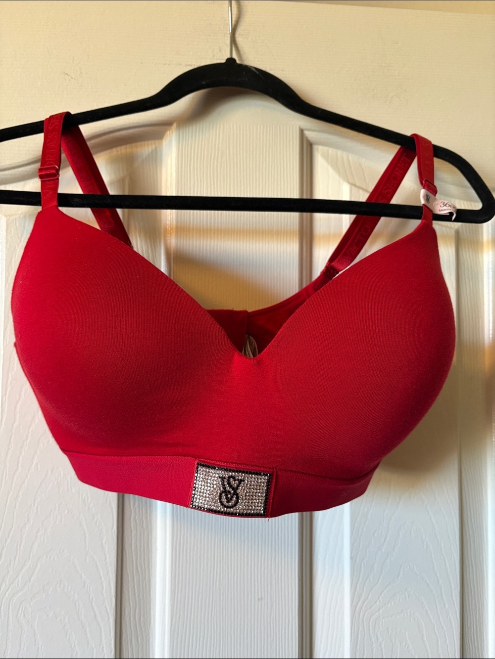 Victoria’s Secret NWT T-Shirt Lightly Lined Wireless Red Bra size 36DD